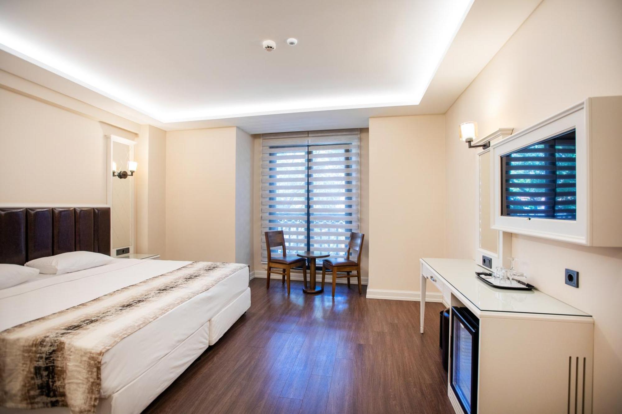 Prag Hotel Istanbul Exterior photo