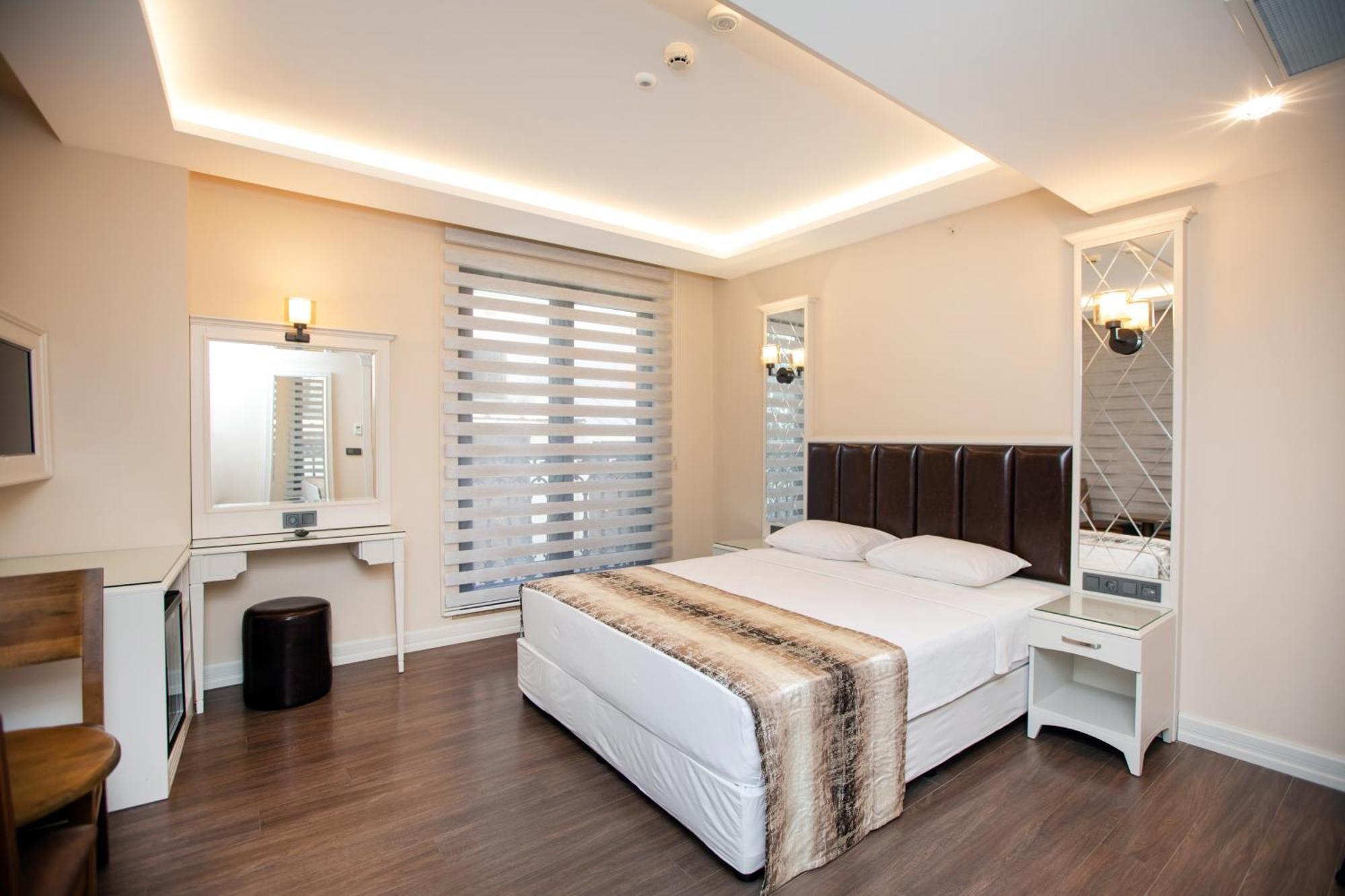 Prag Hotel Istanbul Exterior photo